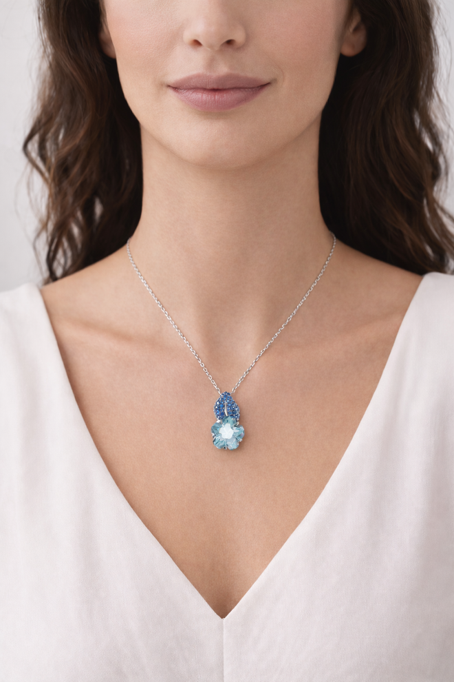 Chanel Camélia Aquamarine Pendant Necklace 18k White Gold