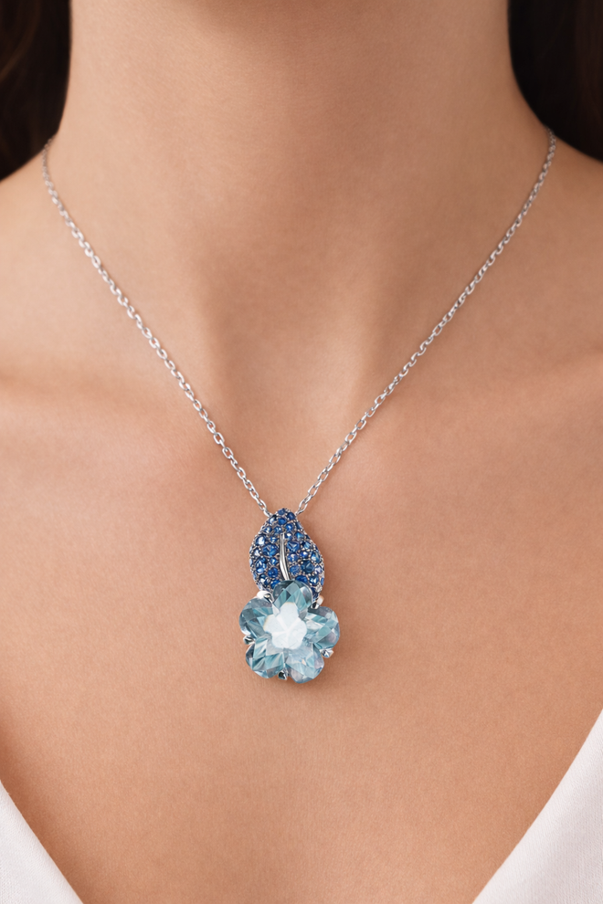 Chanel Camélia Aquamarine Pendant Necklace 18k White Gold