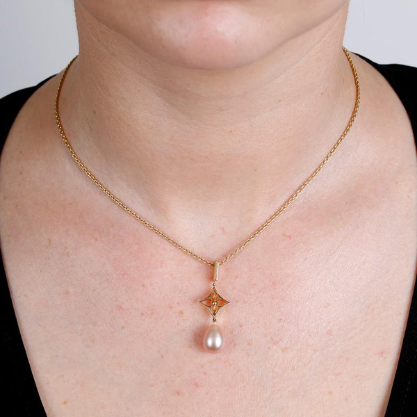 Louis Vuitton Pearl Gold Necklace 0000190